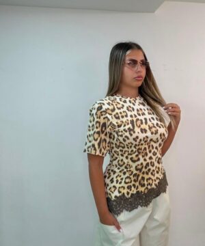 Alternative view of T-shirt animalier taglio trasversale